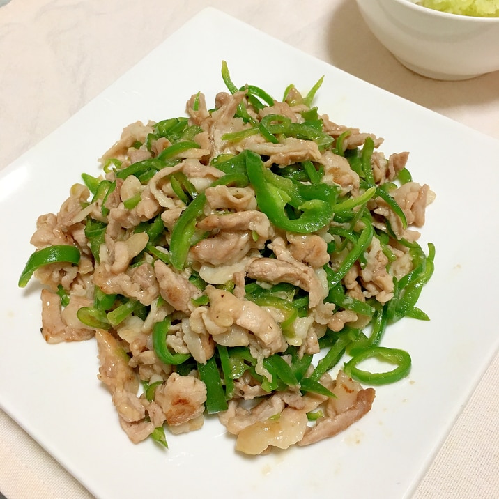 めんつゆと顆粒鶏ガラで豚とピーマンの青椒肉絲♡